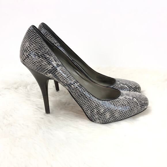 B Makowsky 9.5 M Womens Gray Python Print Leather Neve Heels - Picture 2 of 8